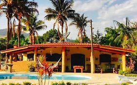 Guest House Cantinho Familia Aventura